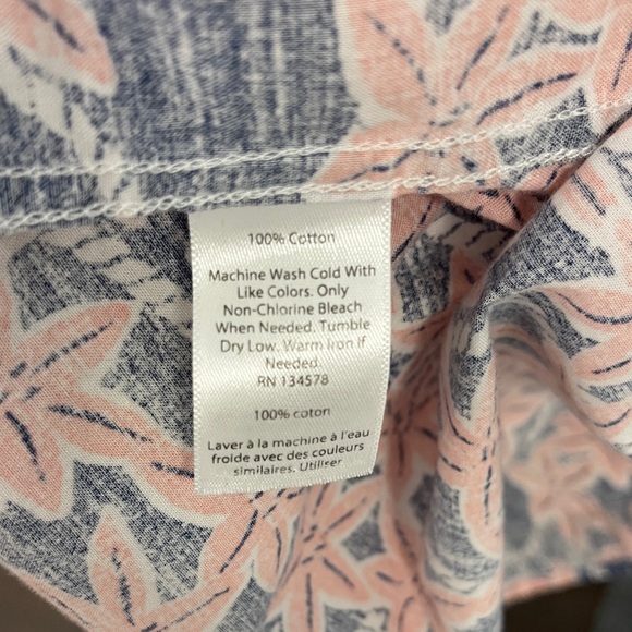 Vineyard Vines Men's Shirt with Pink and Blue Leaf Pattern - Picture 5 of 6